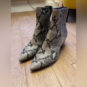 Dolce Vita - pointy snake booties